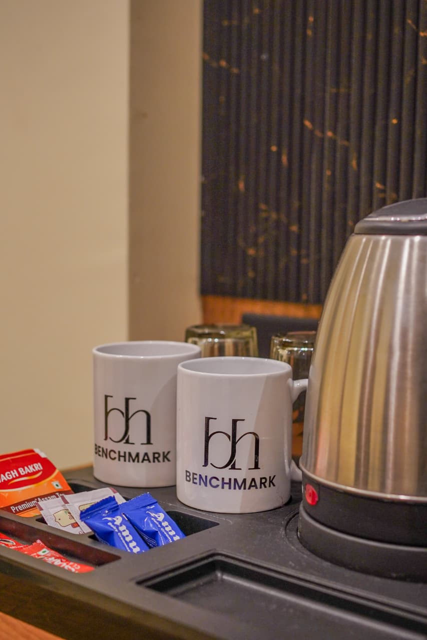Benchmark Standard — photo 4